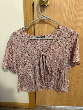 SHEIN Red Floral Tie-Front Crop Top